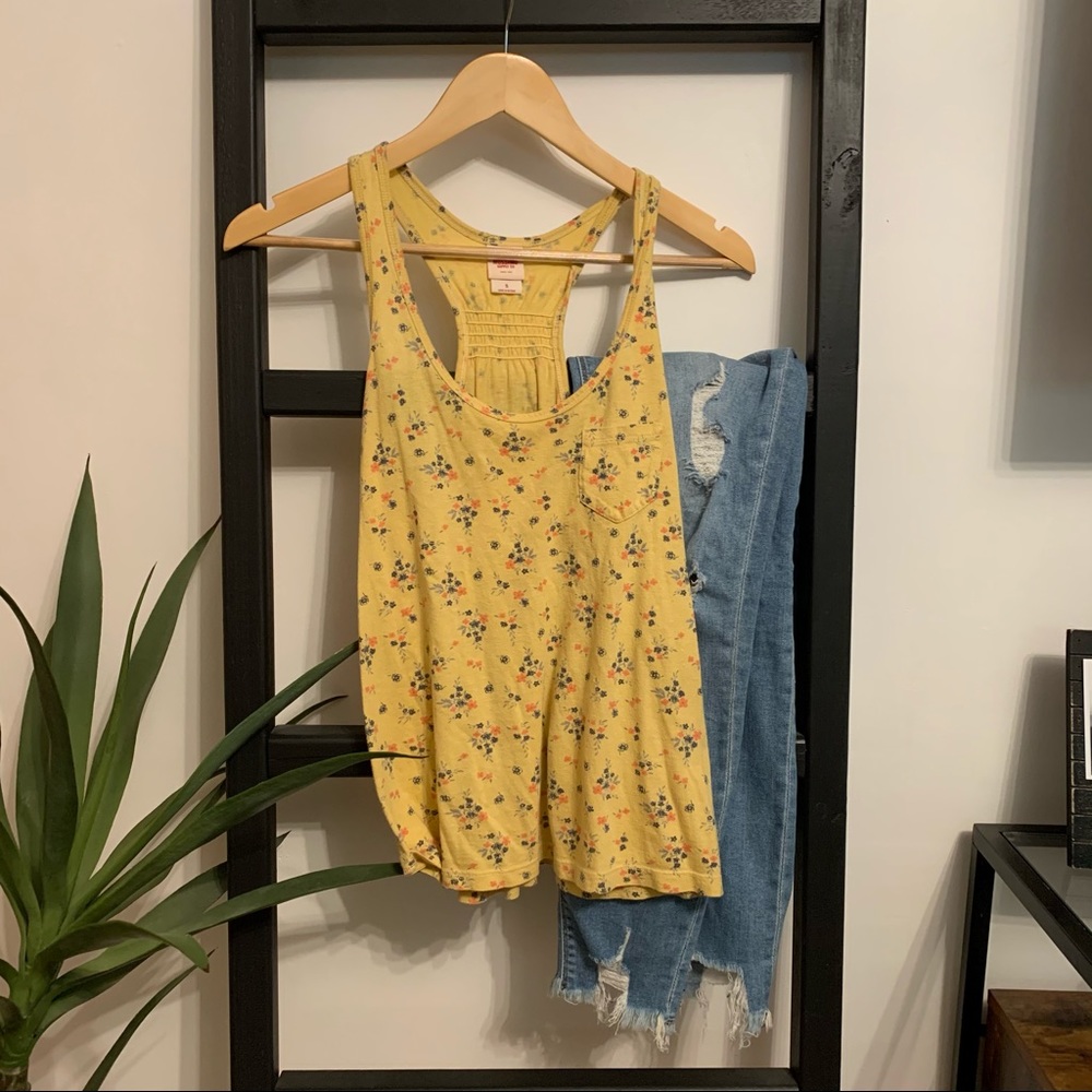 (20% off 3+!) Missimo floral tank top. Great condition!